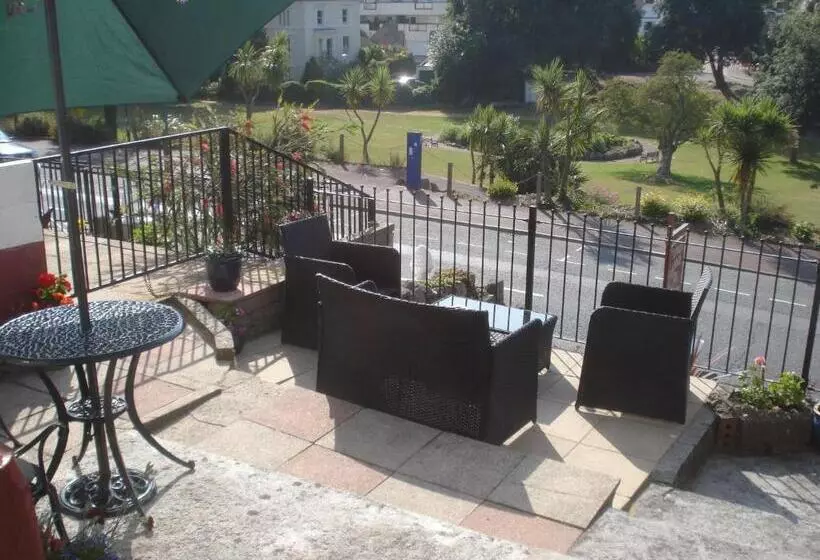 פנסיון Tusker Lodge