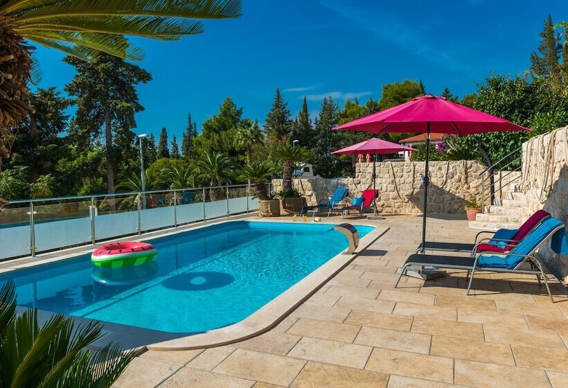 펜션 Villa Carmen Rooms & Apartments