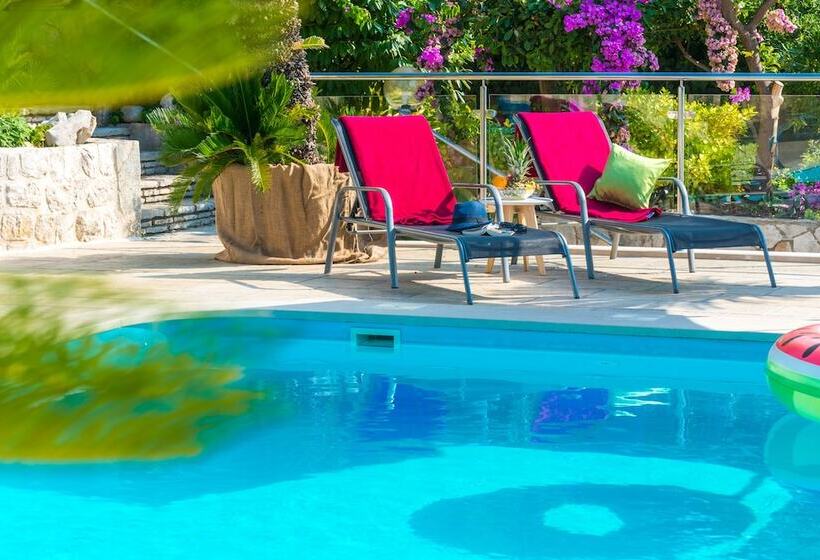 펜션 Villa Carmen Rooms & Apartments