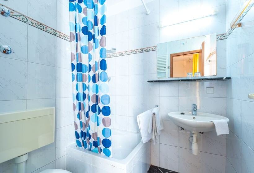 펜션 Villa Carmen Rooms & Apartments