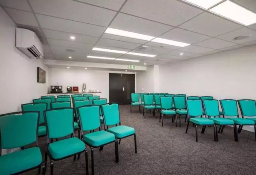 Quest Mackay On Gordon