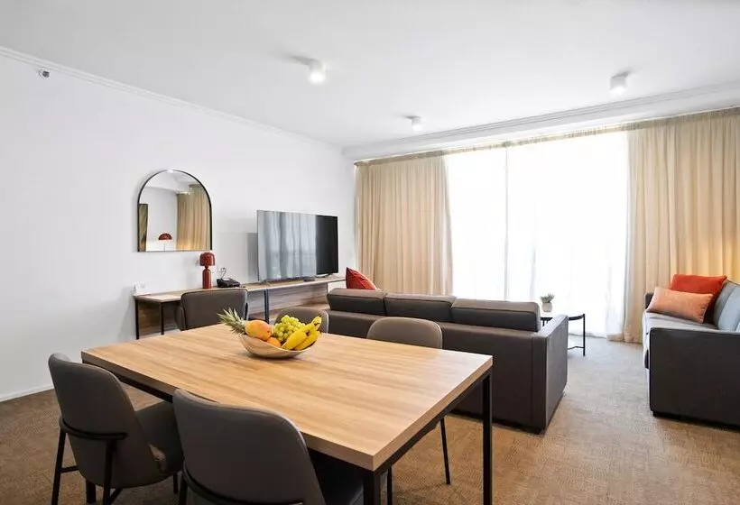 Quest Mackay On Gordon