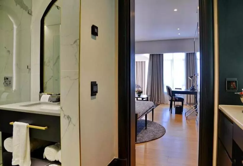 Apogee Boutique Hotel & Spa