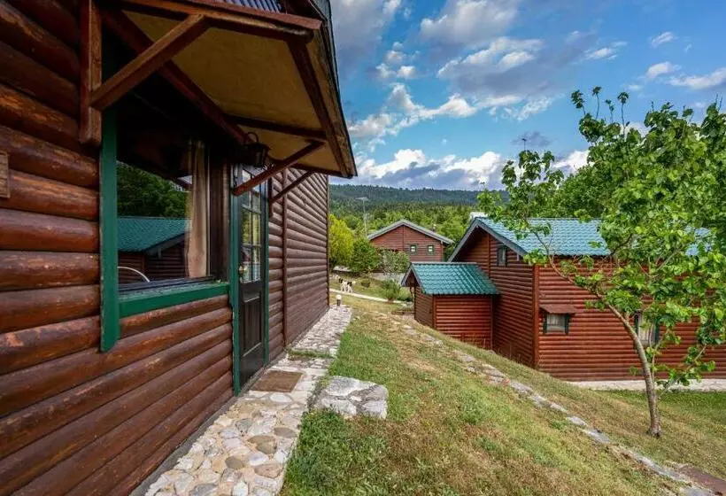 Отель Chalet Likouresi Village