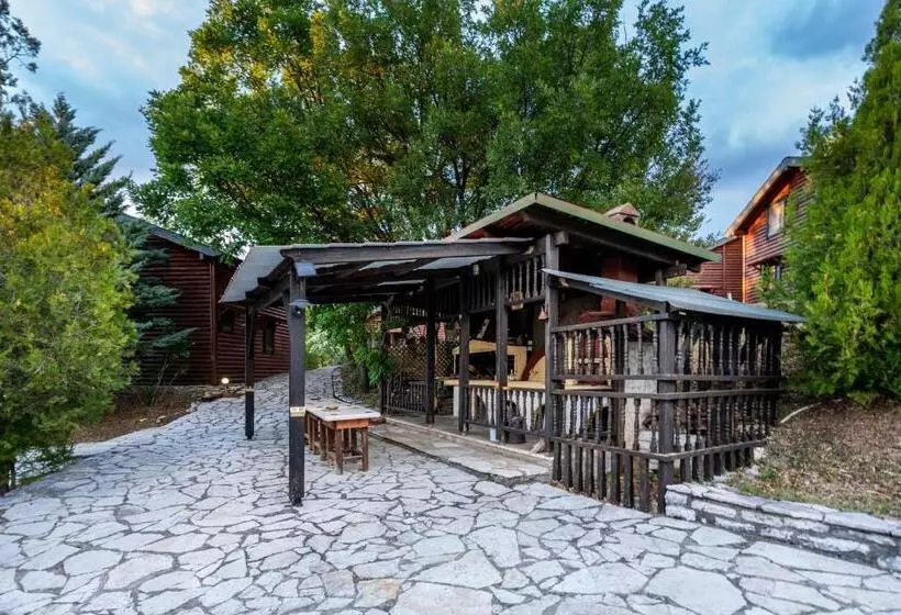 Отель Chalet Likouresi Village