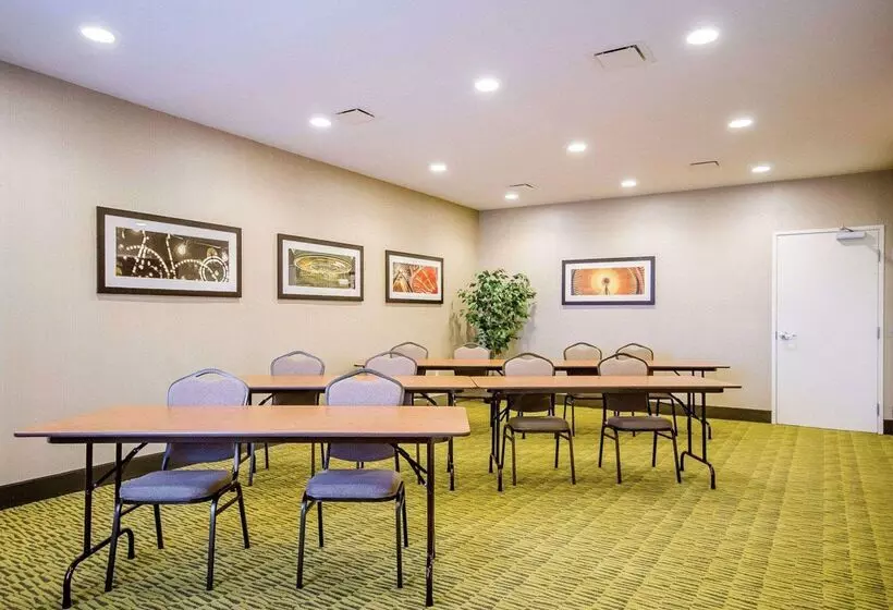 בית מלון כפרי Comfort Inn