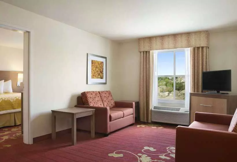 ホテル Days Inn & Suites By Wyndham Belmont