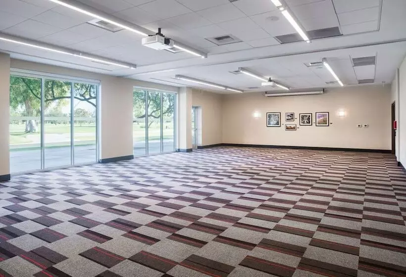 Hotel Four Points By Sheraton At Phoenix Mesa Gateway Airport