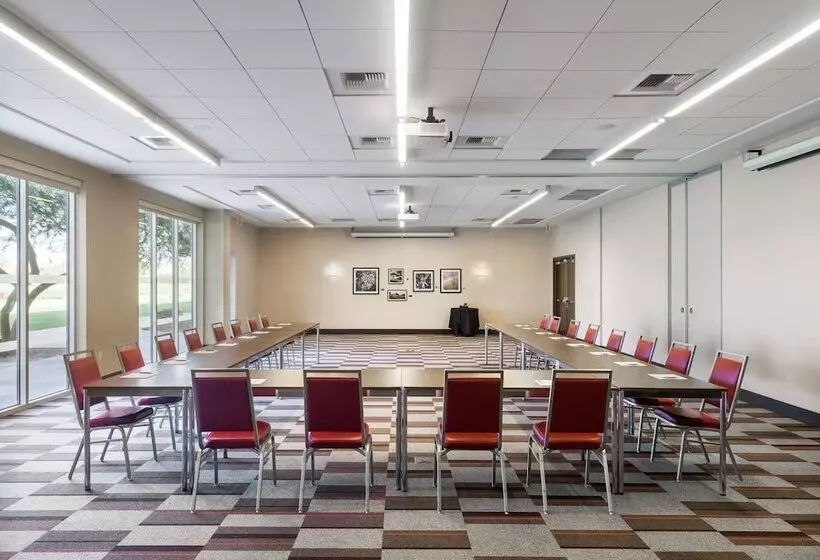 Hotel Four Points By Sheraton At Phoenix Mesa Gateway Airport