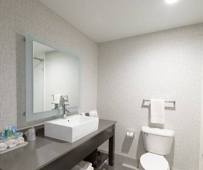 Отель Holiday Inn Express & Suites Jamestown, An Ihg