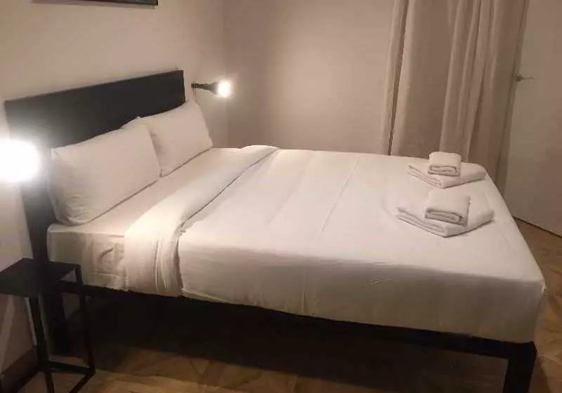 L Escudellers By The Streets