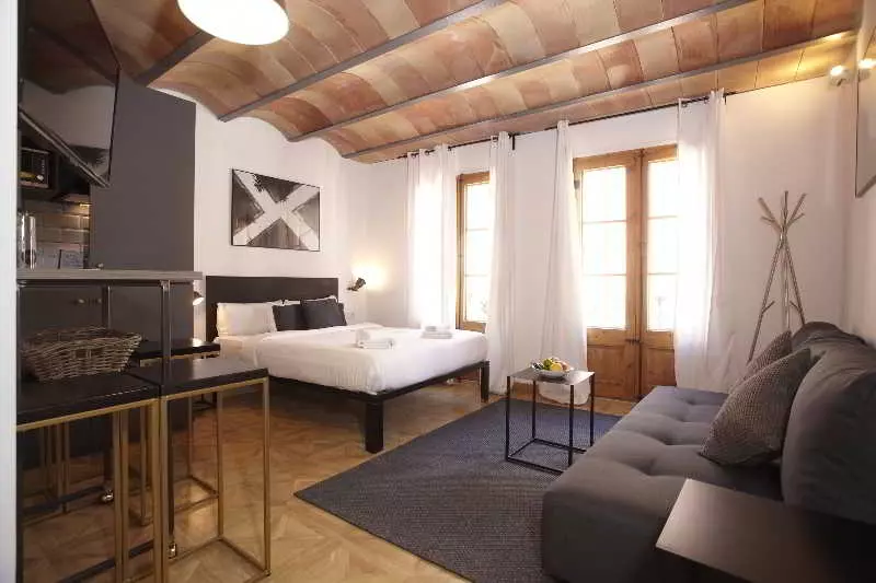 L Escudellers By The Streets