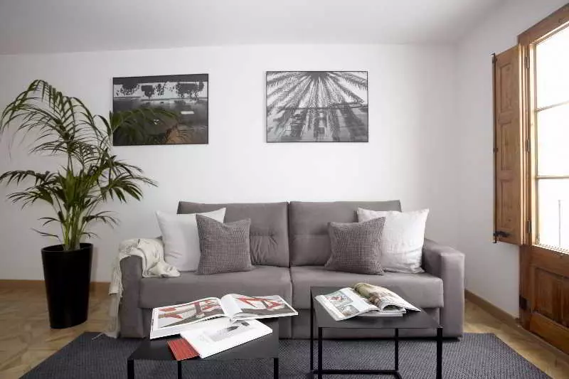 L Escudellers By The Streets