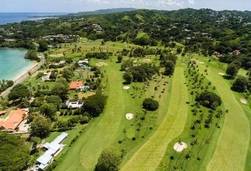 هتل Mount Irvine Bay Resort