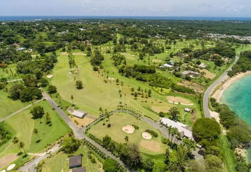 هتل Mount Irvine Bay Resort