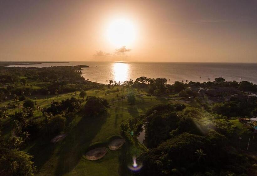 هتل Mount Irvine Bay Resort