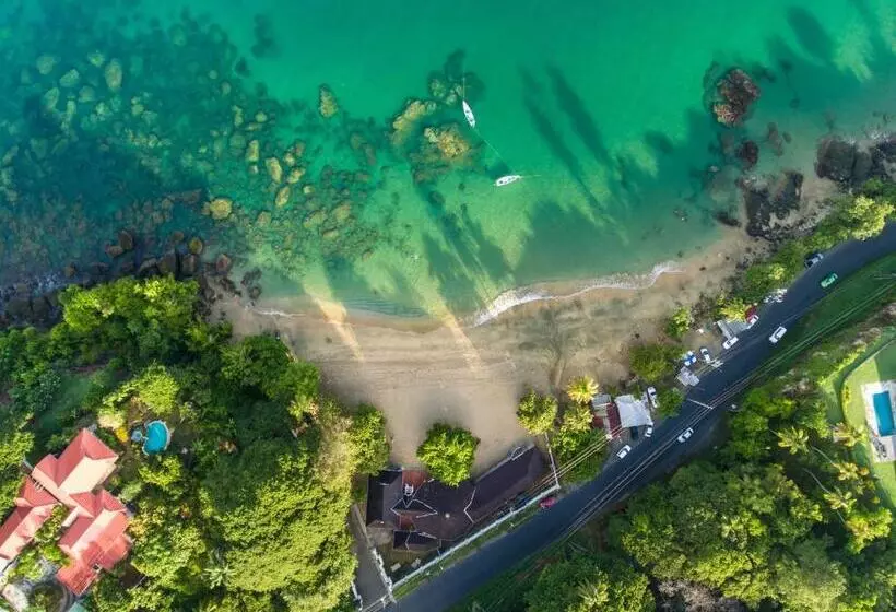 هتل Mount Irvine Bay Resort