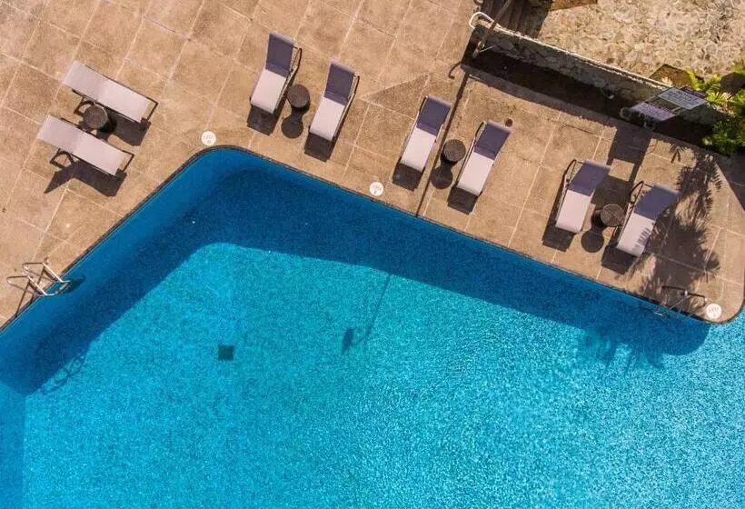 هتل Mount Irvine Bay Resort