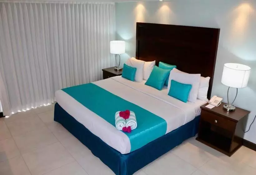 هتل Mount Irvine Bay Resort