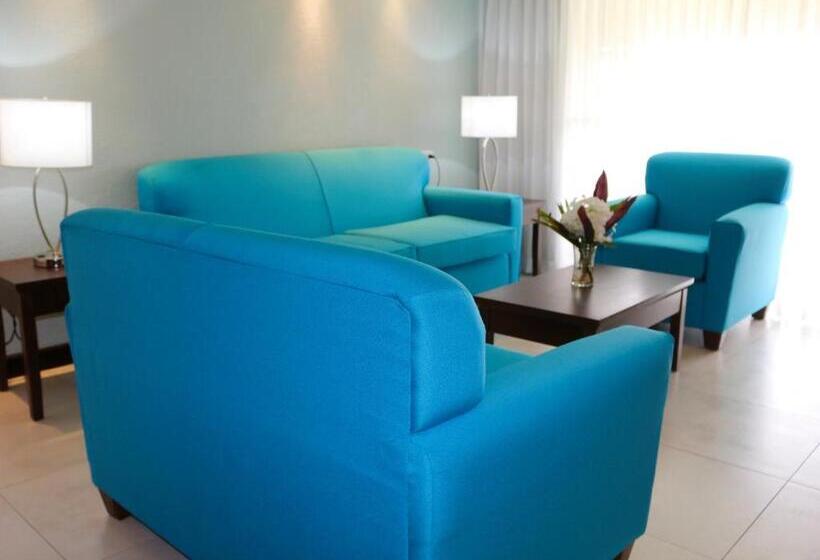 هتل Mount Irvine Bay Resort