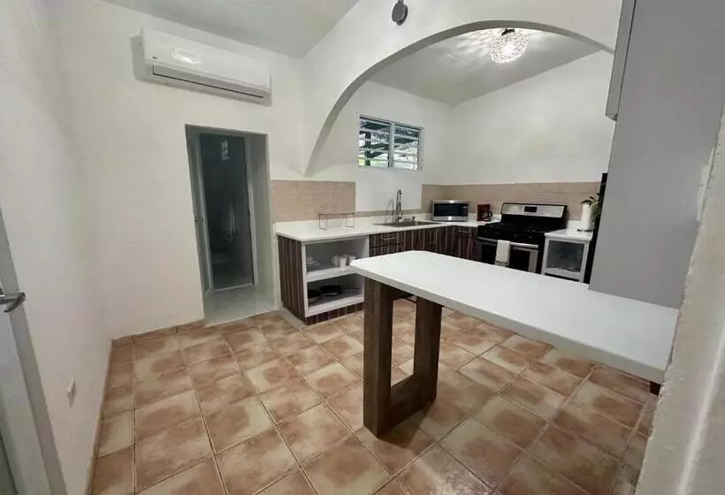 پانسیون Crash Boat 1