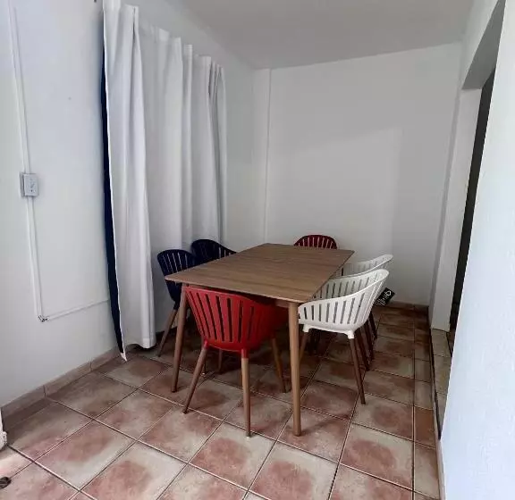 پانسیون Crash Boat 1