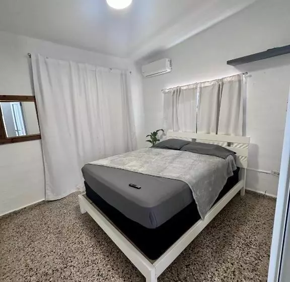 پانسیون Crash Boat 1