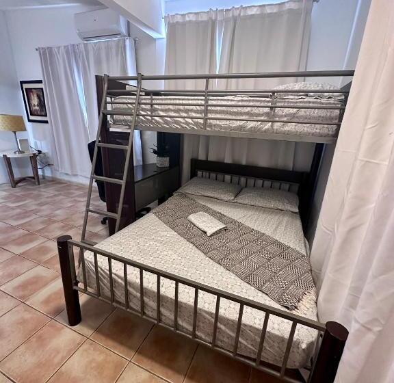 پانسیون Crash Boat 1