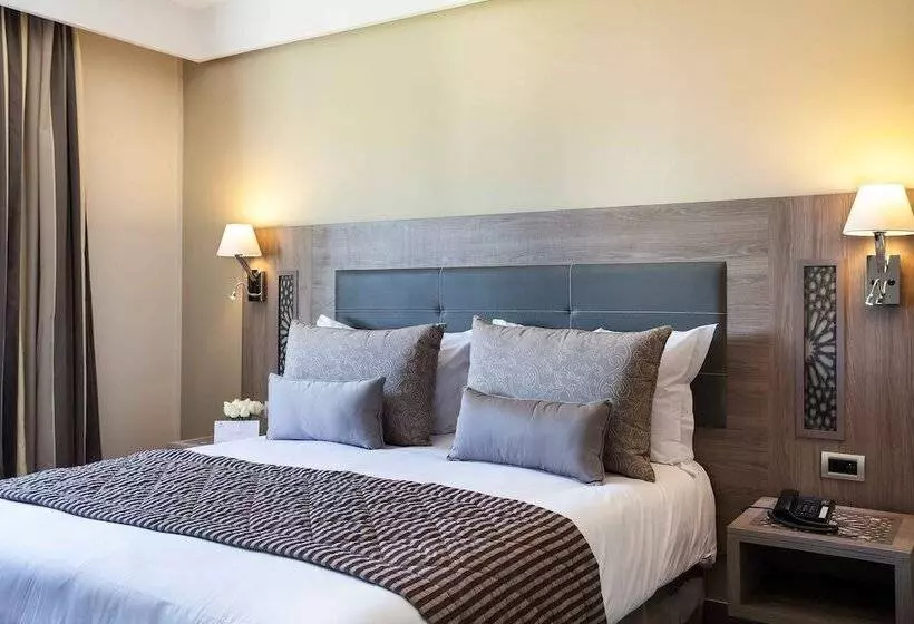 Hotelli Sky Casa Airport