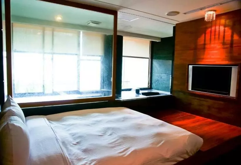 هتل Boutique Hot Spring Resort