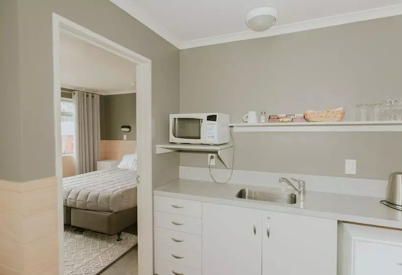 Hotelli Waitomo Village Chalets Home Of Kiwipaka