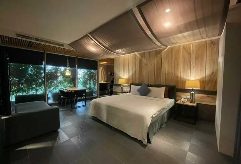 Roppongi Motel   Dalian