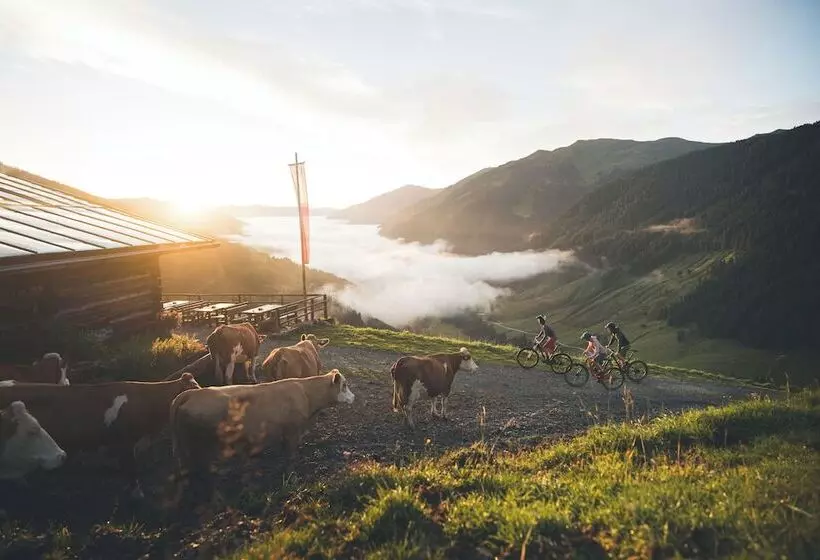 تختخواب و صبحانه Landhaus Saalbach   Joker Card Included In Summer