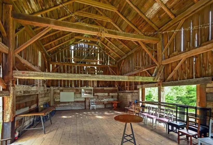 Majatalo A Rustic Cabin In The Woods