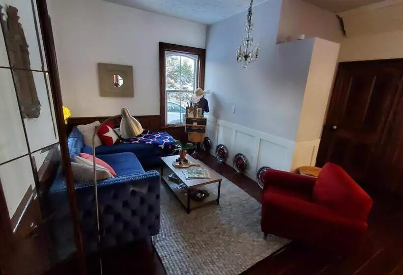 Majatalo A Rustic Cabin In The Woods