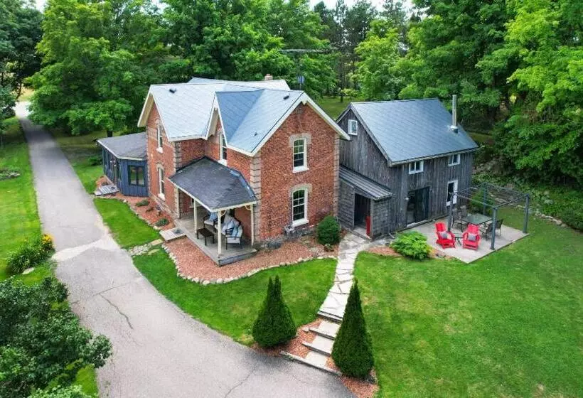 Majatalo A Rustic Cabin In The Woods
