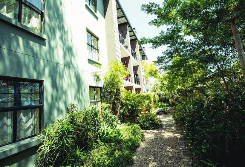 17onwellington Suites