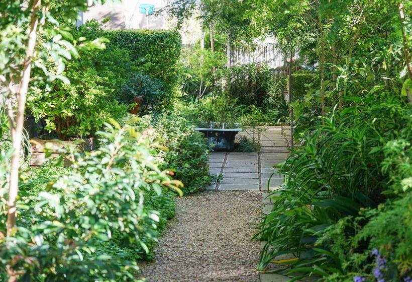 17onwellington Suites