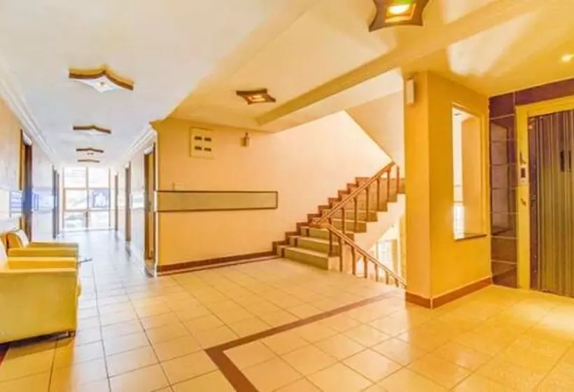 Fabhotel Kinera Comforts Railway Station