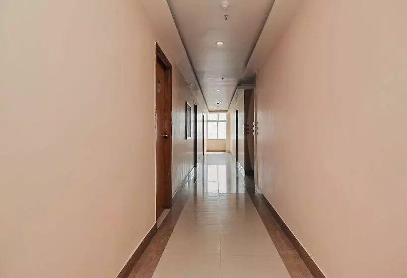 ホテル Collection O Regal Near Iskon Temple , Abids