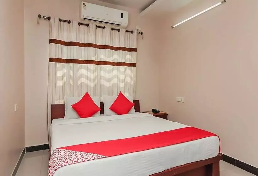 ホテル Collection O Regal Near Iskon Temple , Abids