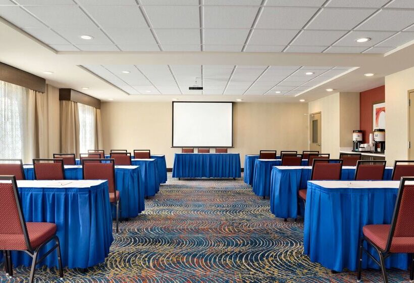 בית מלון כפרי Hampton Inn & Suites Monroe