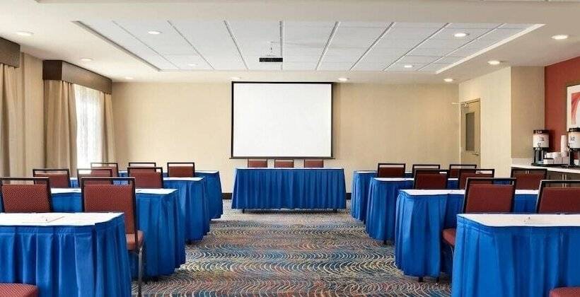 בית מלון כפרי Hampton Inn & Suites Monroe