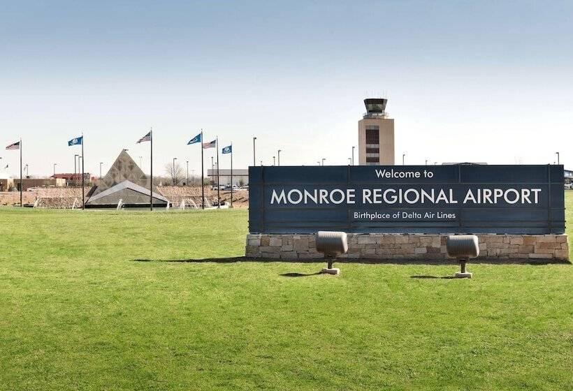 בית מלון כפרי Hampton Inn & Suites Monroe