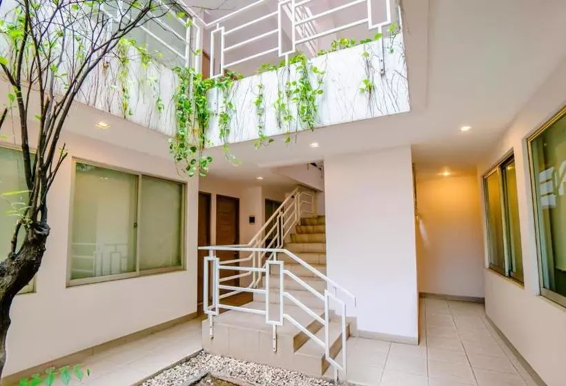 Otel Legreen Suite Pejompongan