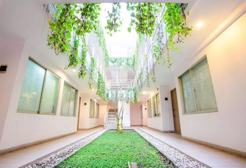 Otel Legreen Suite Pejompongan