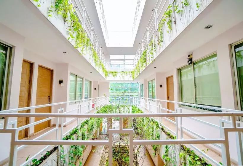 Otel Legreen Suite Pejompongan