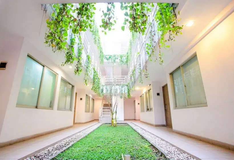 Otel Legreen Suite Pejompongan