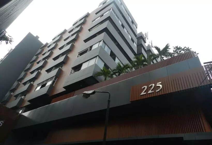 Hotelli Nanatai Suites