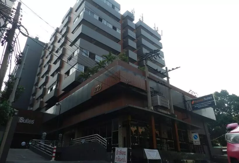 Hotelli Nanatai Suites